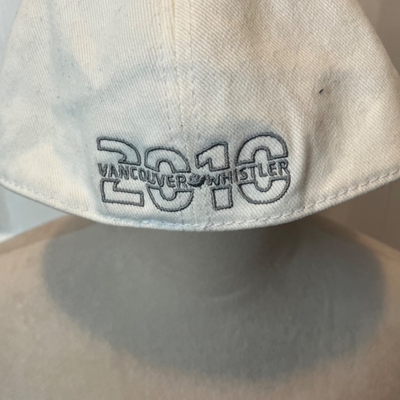 Vancouver 2010 Olympics hat new with tags - Picture 3 of 7